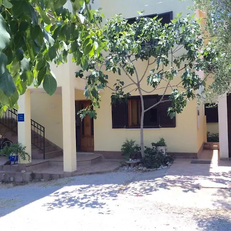 With A Parking Space Vinisce, Trogir - 17062 Apartment Vinisce