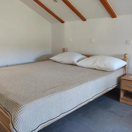 With A Parking Space Vinisce, Trogir - 17062 Apartment