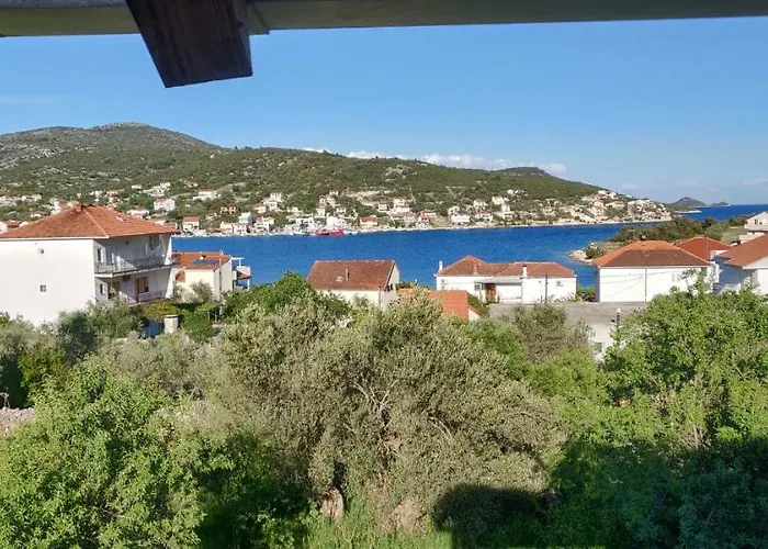 With Parking Space Vinisce, Trogir - 17062